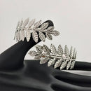 Bracelete de Folha Grega  — O charme atemporal que transforma qualquer look em uma obra de arte.