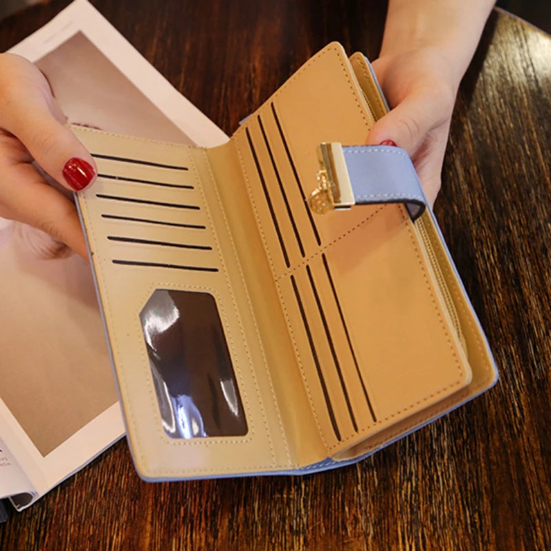 Carteira Feminina com Folha Dourada Vazado